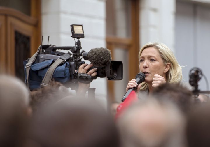 A Calais, Marine Le Pen réclame le retour du contrôle aux frontières